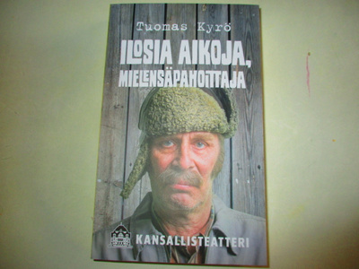 ILOSIA AIKOJA, MIELENSÄPAHOITTAJA (TUOMAS KYRÖ)