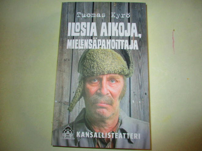 ILOSIA AIKOJA, MIELENSÄPAHOITTAJA  (TUOMAS KYRÖ)
