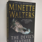 Minette Walters : The Devil's Feather - pikkukuva 1