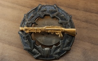 Militaria.  M/33 pikakivääriampujan merkki henkilökunta