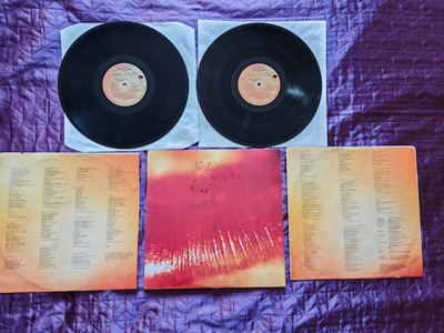 THE CURE - KISS ME KISS ME KISS ME