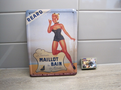 UIMAPUKUTYTTÖ PELTITAULU