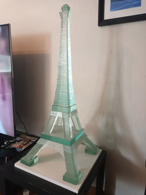 Eiffel-torni taidelasiveistos