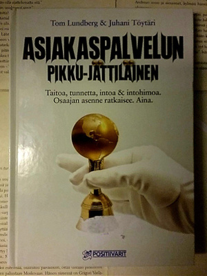 Tom Lundberg - Asiakaspalvelun Pikku-jättiläinen (sid.)