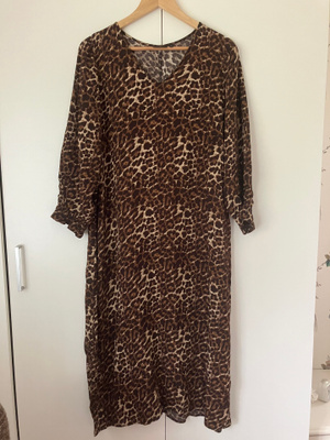 Zizzi mekko XL pidemmänmallinen leopardikuviollinen