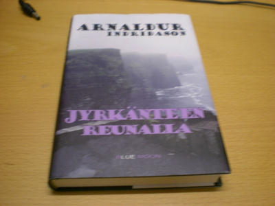 Arnaldur Indridason: Jyrkänteen reunalla
