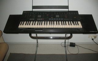 Yamaha PSR-2500 syntikka + Edirol-datakaapeli