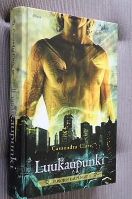 Cassandra Clare : Luukaupunki ( 1.p. 2009 )