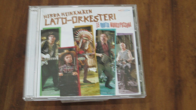 Herra Heinämäen Lato-orkesteri 15 vuotta munkkipossuna