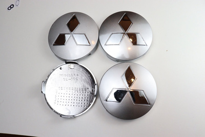 Mitsubishi vannekeskiöt – Vakiologo, Kromi-hopea – 80mm
