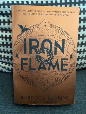 Rebecca Yarros - Iron Flame