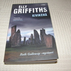 Elly Griffiths Kivikehä  -pok - pikkukuva 1