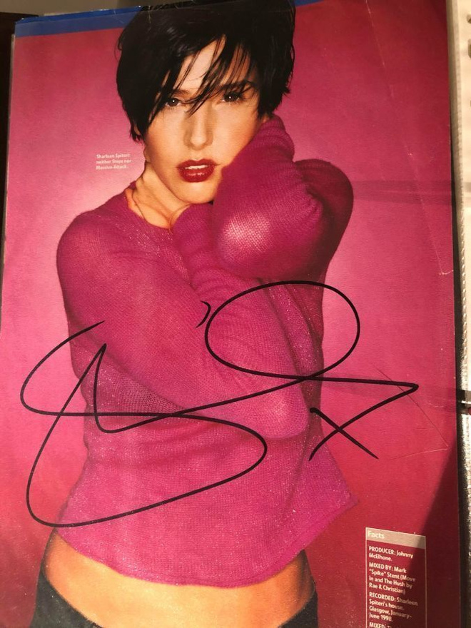 Sharleen Spiteri / Texas nimikirjoitus lehtikuvassa
