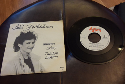 Satu Pentikäinen – Syksy / Tahdon Luottaa