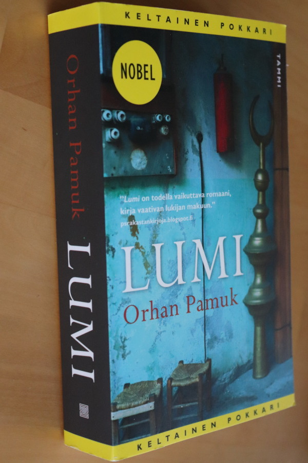 Orhan Pamuk : Lumi ( Keltainen pokkari )