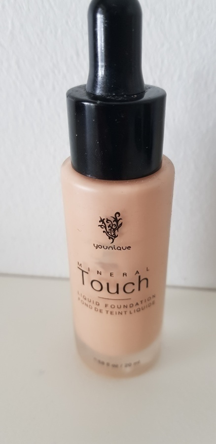 Younique Touch Mineral Liquid Foundation / Meikkivoide