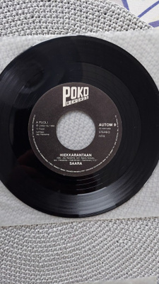 7" Saara: Hiekkarantaan / Sympatiaa