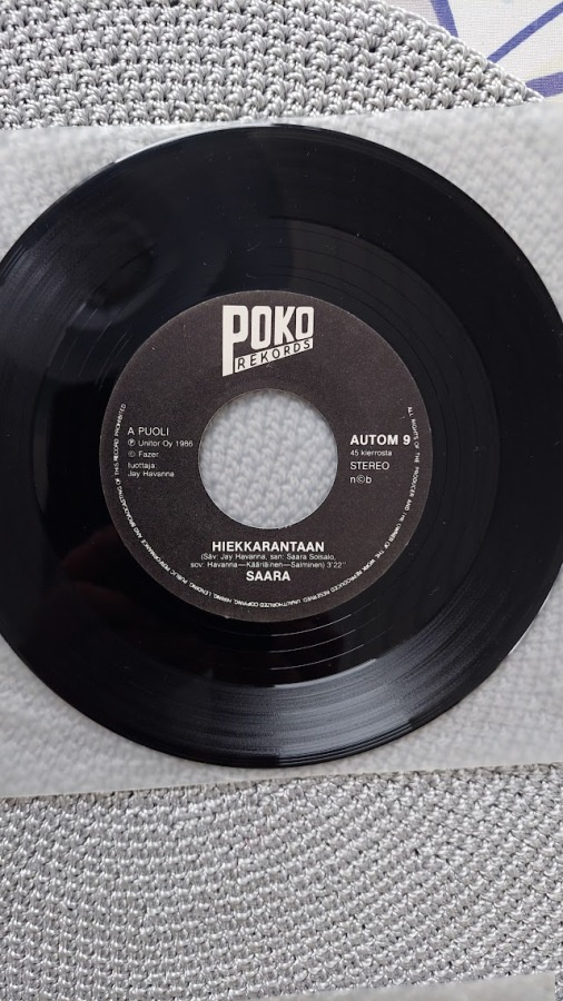 7" Saara: Hiekkarantaan / Sympatiaa