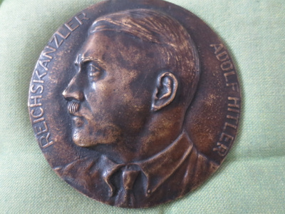 Valtakunnan Kansleri Adolf Hitler Reliefi Pronssia