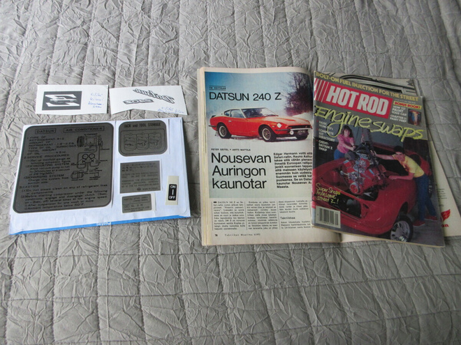 Datsun 240Z tarrat ja lehdet.