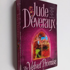 Jude Deveraux : The velvet promise - pikkukuva 1
