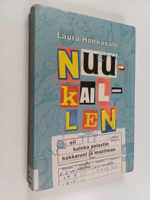 Laura Honkasalo : Nuukaillen, eli Kuinka pelastin kukkaro...