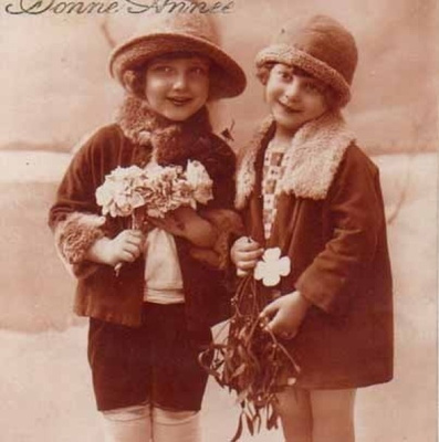 LAPSI / Lierihattuiset lapset - turkiskaulukset. 1920-l.