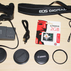 Canon EOS 400D, EF-S 18-55mm, Nissin salama, laukku ym - pikkukuva 4