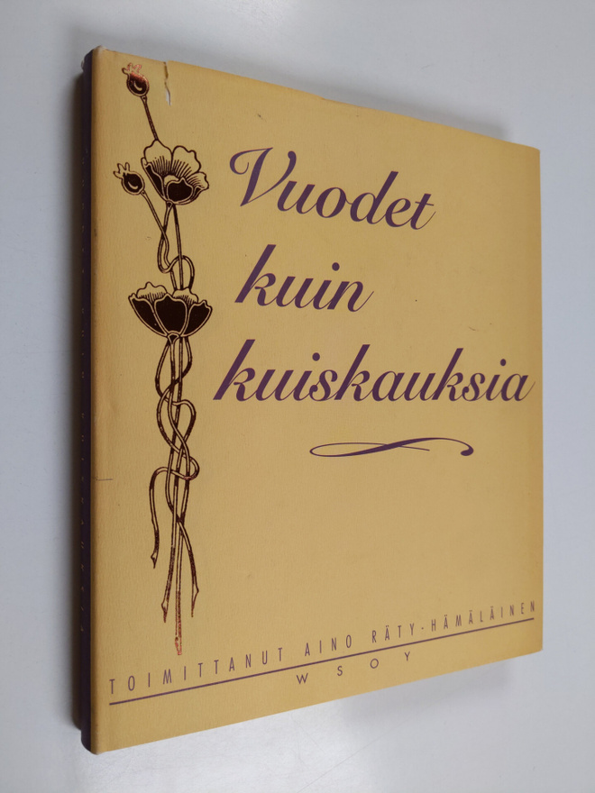 Aino Räty-Hämäläinen : Vuodet kuin kuiskauksia (signeerat...