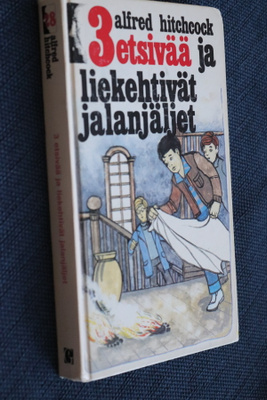 3 Etsivää ja liekehtivät jalanjäljet ( 1.p. 1981 )