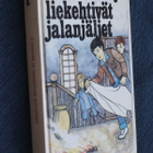 3 Etsivää ja liekehtivät jalanjäljet ( 1.p. 1981 ) - pikkukuva 1