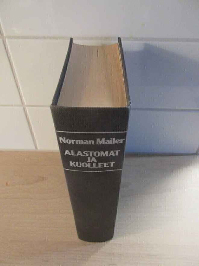 Alastomat ja kuolleet.  Norman Mailer