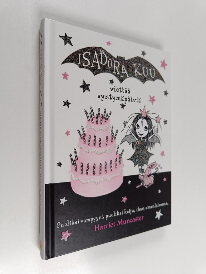 Harriet Muncaster : Isadora Kuu viettää syntymäpäiviä