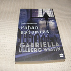 Gabriella Ullberg Westin Pahan asiamies -pok - pikkukuva 1