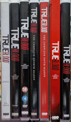 TRUE BLOOD kaudet 1 - 7 - DVD boxit (Koko sarja)