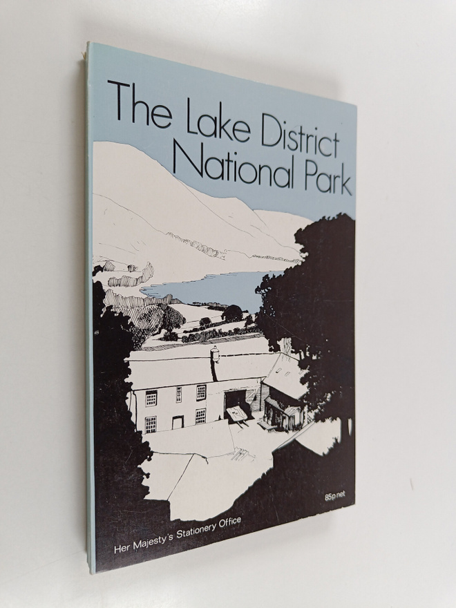 William Harold Pearsall ym. : The Lake District national ...
