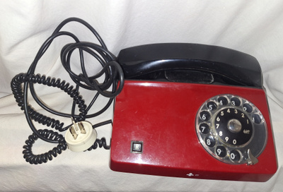 Ericsson Diavox punamusta pöytäpuhelin 1970 1980