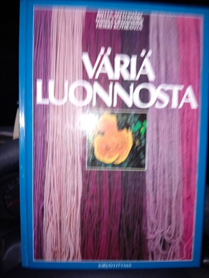 Aittomäki : Väriä luonnosta ( SIS POSTIKULU  )