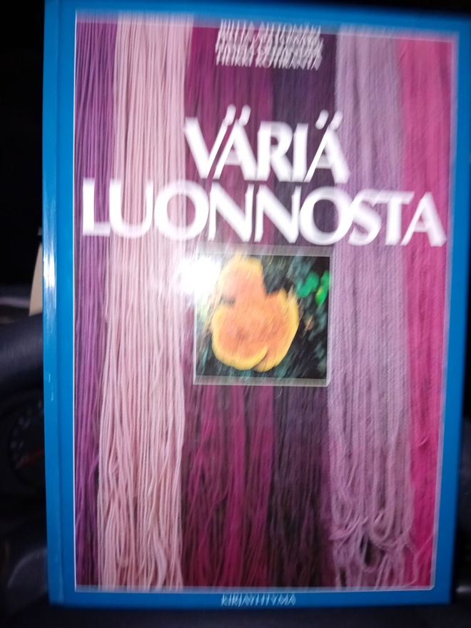 Aittomäki : Väriä luonnosta ( SIS POSTIKULU  )