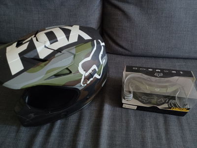 Fox V1 crossikypärä 53-54 maastokuviortaa Pari kertaa koke