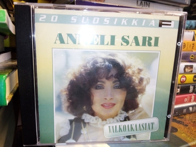 CD ANNELI SARI :  VALKOAKAASIAT ( SIS POSTIKULU  )