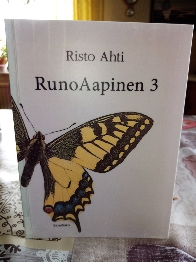 Risto Ahti :  Runoaapinen 3 ( SIS POSTIKULU)