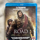 John Hillcoat: Tie -The Road (blu-ray) - pikkukuva 1
