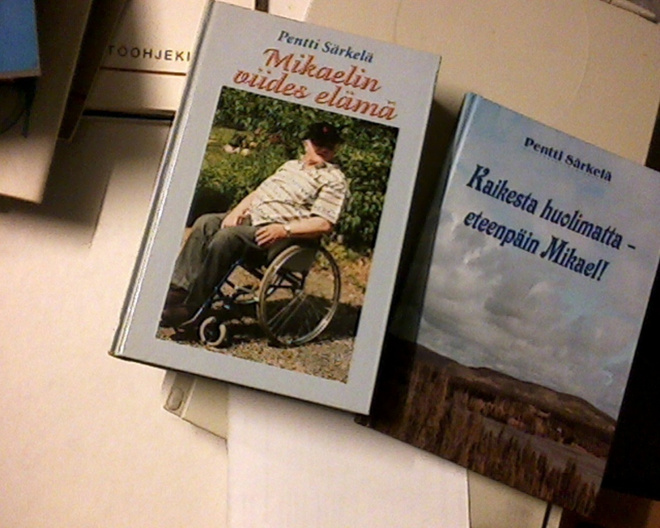 Pentti Särkelä, kaksi kirjaa, 2000 ja 2002.
