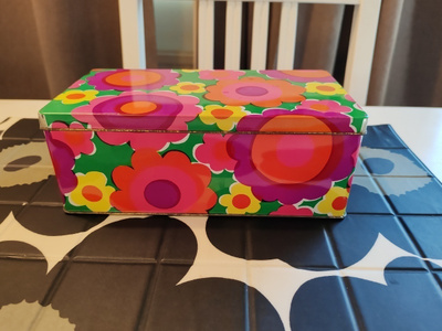 Retro peltinen kukkarasia/ vanha kahvipaketti rasia