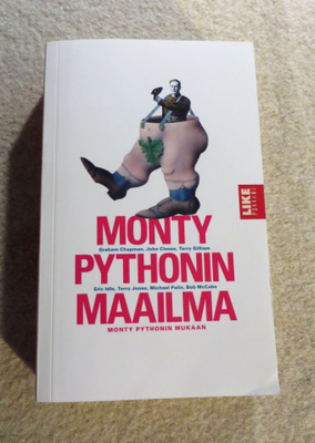 MONTY PYTHONIN MAAILMA - Pokkari 489s. - Kuin uusi