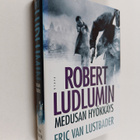 Eric Van Lustbader : Robert Ludlumin Medusan hyökkäys - pikkukuva 1