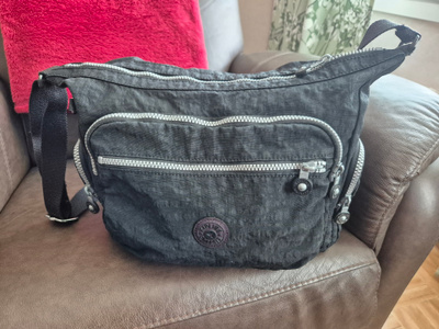 Kipling Gabbie olkalaukku
