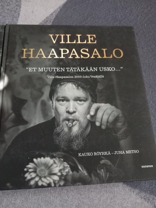 Ville Haapasalo 2x kirjaa