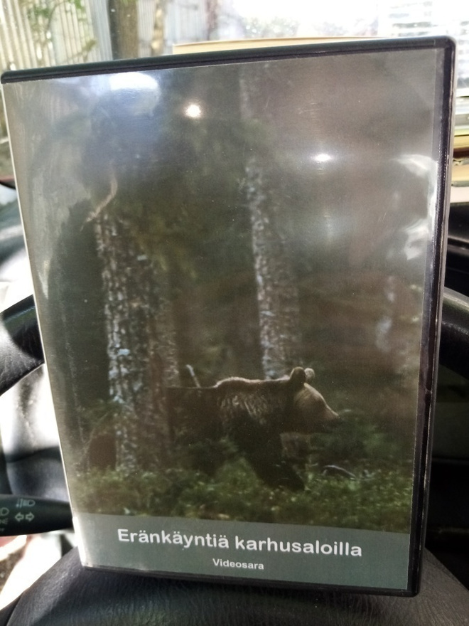 DVD ERÄNKÄYNTIÄ KARHUSALOILLA ( SIS POSTIKULU  )